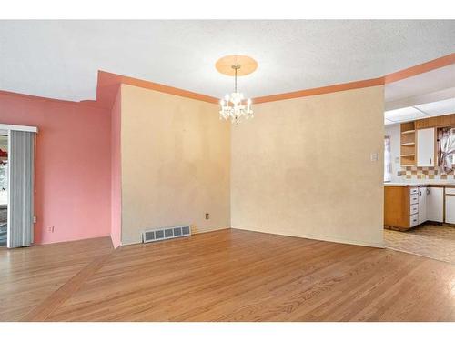64 Chinook Drive Sw, Calgary, AB - Indoor Photo Showing Other Room