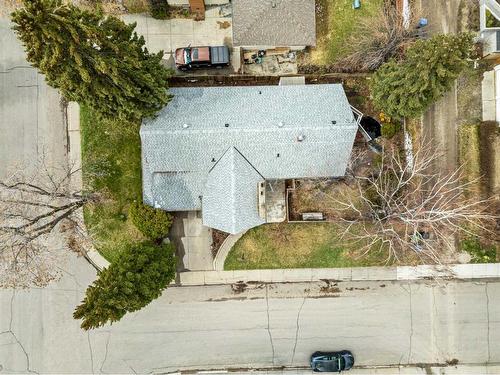 64 Chinook Drive Sw, Calgary, AB - Outdoor