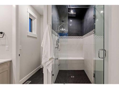 645 36 Street Sw, Calgary, AB - Indoor Photo Showing Bathroom