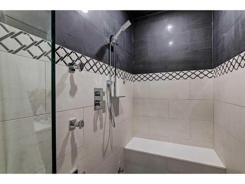 645 36 Street Sw, Calgary, AB - Indoor Photo Showing Bathroom