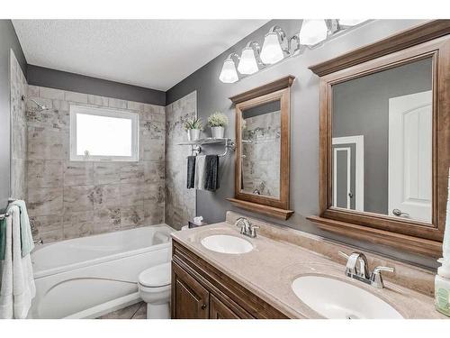 7136 Hunterwood Road Nw, Calgary, AB - Indoor Photo Showing Bathroom