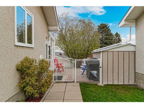 7136 Hunterwood Road Nw, Calgary, AB - Outdoor With Exterior