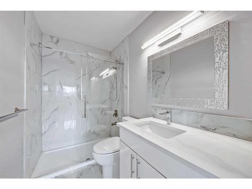 2045 Cottonwood Crescent Se, Calgary, AB - Indoor Photo Showing Bathroom