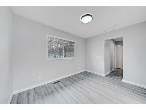 2045 Cottonwood Crescent Se, Calgary, AB - Indoor Photo Showing Other Room