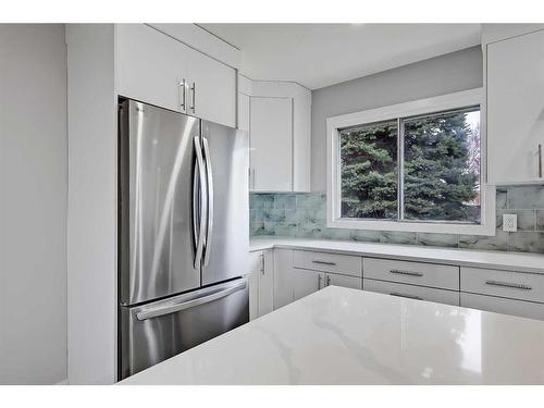 2045 Cottonwood Crescent Se, Calgary, AB - Indoor Photo Showing Kitchen