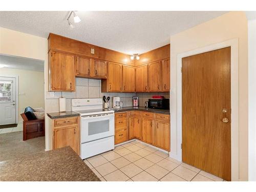 2822 40 Street Sw, Calgary, AB - Indoor Photo Showing Kitchen