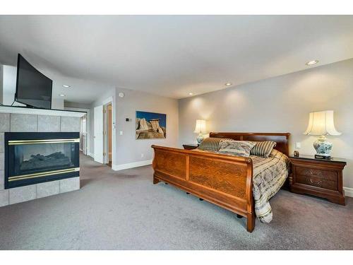 87 Sienna Hills View Sw, Calgary, AB - Indoor Photo Showing Bedroom