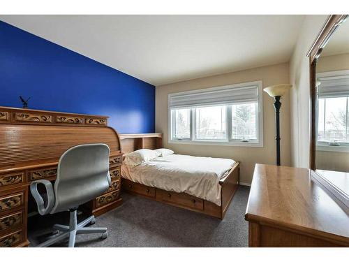 87 Sienna Hills View Sw, Calgary, AB - Indoor Photo Showing Bedroom