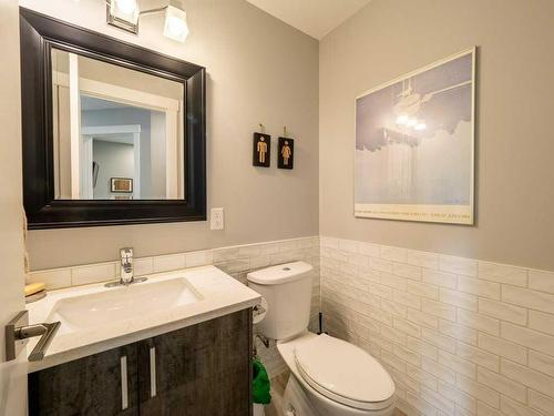 643 Midridge Drive Se, Calgary, AB - Indoor Photo Showing Bathroom