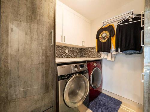 643 Midridge Drive Se, Calgary, AB - Indoor Photo Showing Laundry Room