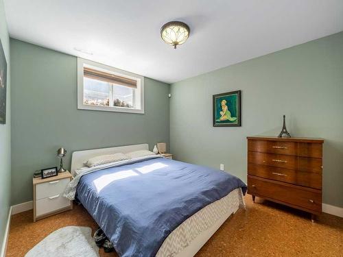 643 Midridge Drive Se, Calgary, AB - Indoor Photo Showing Bedroom