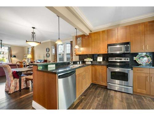 1427 2A Street Nw, Calgary, AB - Indoor Photo Showing Kitchen With Stainless Steel Kitchen