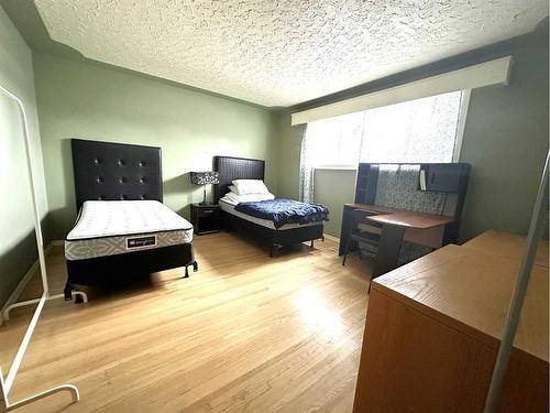 2820 Morley Trail Nw, Calgary, AB - Indoor Photo Showing Bedroom