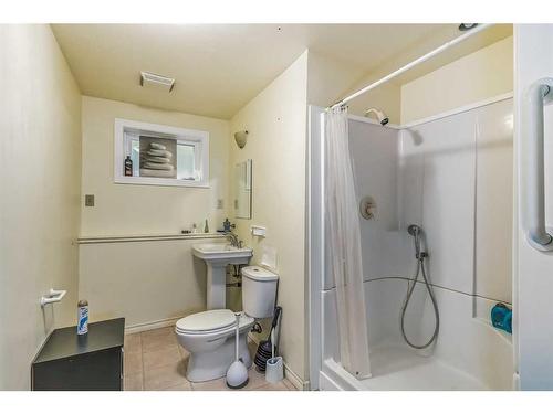 2820 Morley Trail Nw, Calgary, AB - Indoor Photo Showing Bathroom