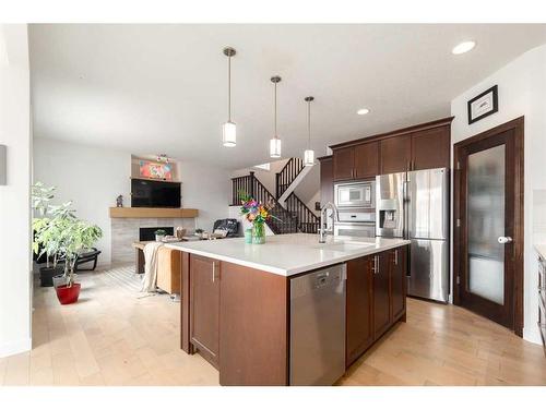 9 Cougar Ridge Cove Sw, Calgary, AB - Indoor Photo Showing Kitchen