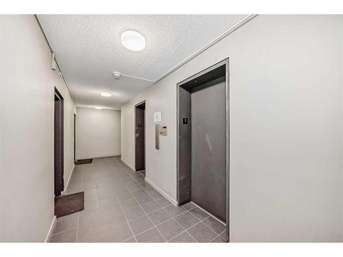 302-1209 6 Street Sw, Calgary, AB - Indoor Photo Showing Other Room