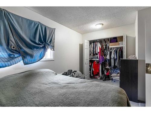 7806 21 Street Se, Calgary, AB - Indoor Photo Showing Bedroom