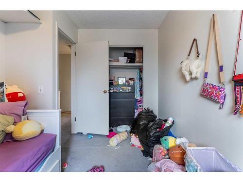 7806 21 Street Se, Calgary, AB - Indoor Photo Showing Other Room