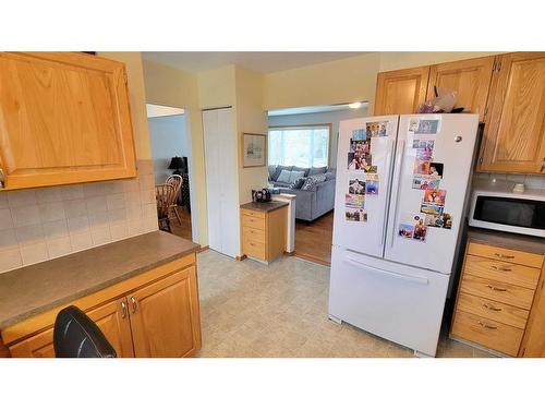 374 Westwood Drive Sw, Calgary, AB - Indoor Photo Showing Kitchen