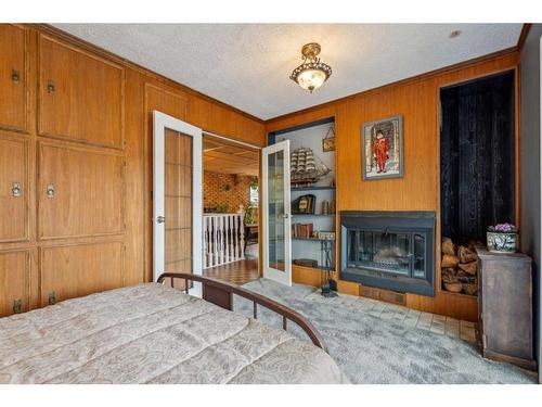 952 39 Avenue Nw, Calgary, AB - Indoor With Fireplace