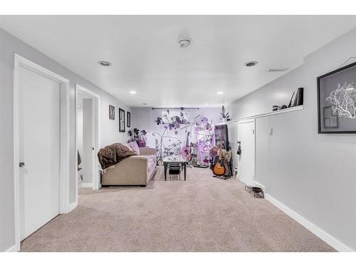 2611 17A Street Sw, Calgary, AB - Indoor Photo Showing Other Room