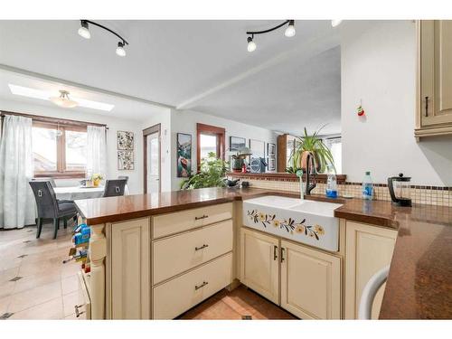 3120 Kildare Crescent Sw, Calgary, AB - Indoor Photo Showing Kitchen