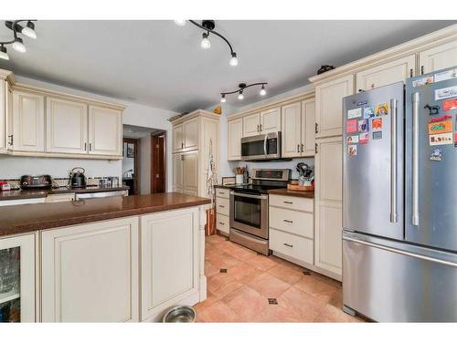 3120 Kildare Crescent Sw, Calgary, AB - Indoor Photo Showing Kitchen