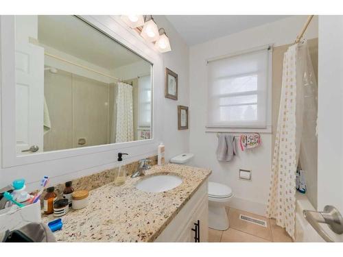 3603 Kildare Crescent Sw, Calgary, AB - Indoor Photo Showing Bathroom