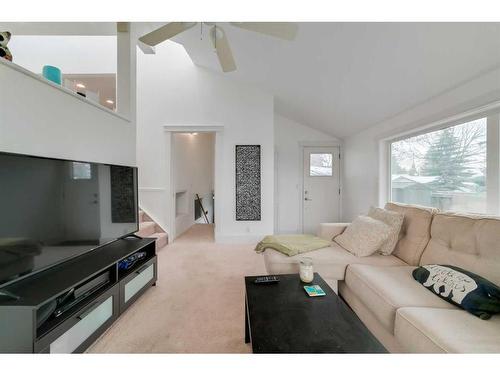 3603 Kildare Crescent Sw, Calgary, AB - Indoor Photo Showing Living Room