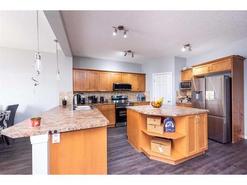 9 Copperpond Link Se, Calgary, AB - Indoor Photo Showing Kitchen