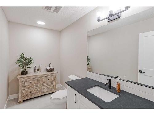 409-15 Cougar Ridge Landing Sw, Calgary, AB - Indoor Photo Showing Bathroom