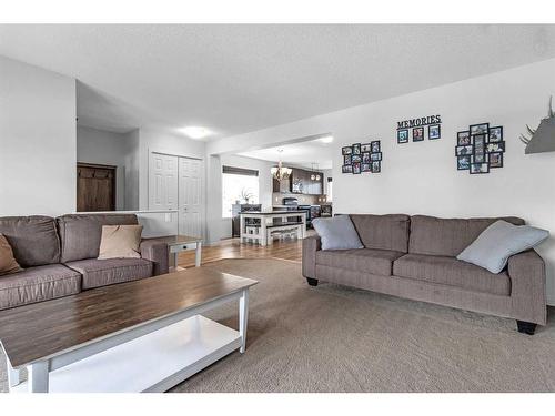 338 Sunset Common, Cochrane, AB - Indoor Photo Showing Living Room