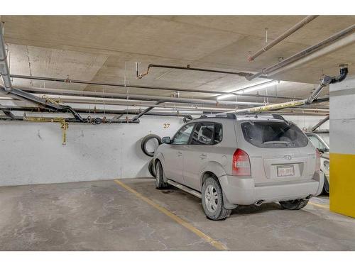 105-2 14 Street Nw, Calgary, AB - Indoor Photo Showing Garage