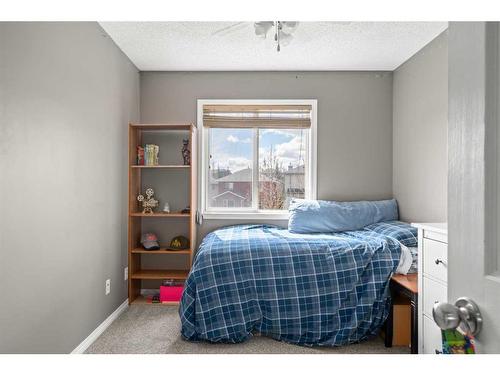 29 Royal Oak Gardens Nw, Calgary, AB - Indoor Photo Showing Bedroom