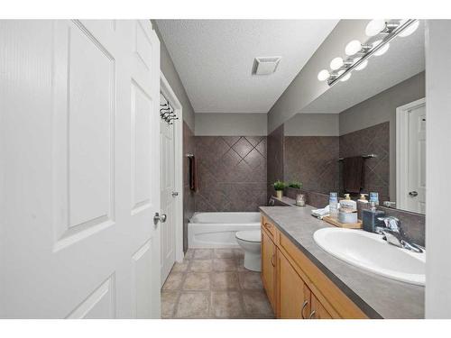 29 Royal Oak Gardens Nw, Calgary, AB - Indoor Photo Showing Bathroom