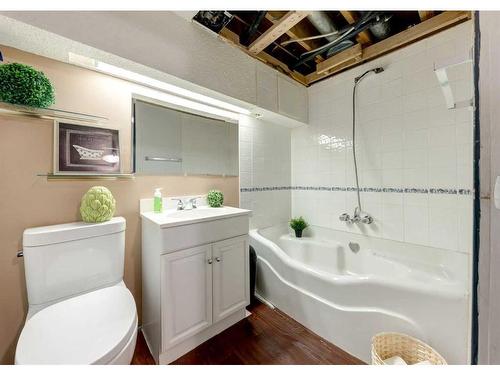 323 Woodside Circle Sw, Calgary, AB - Indoor Photo Showing Bathroom