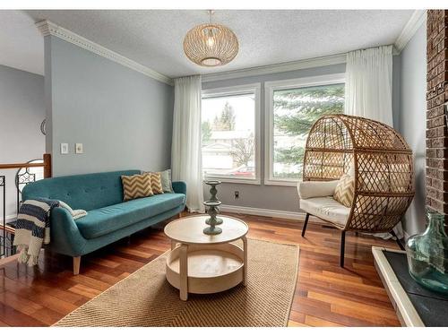 323 Woodside Circle Sw, Calgary, AB - Indoor Photo Showing Living Room