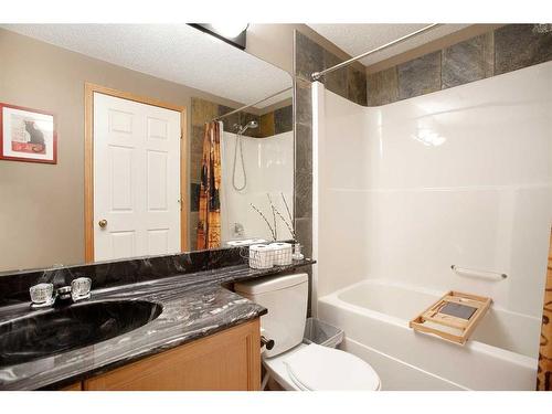 217 Citadel Crest Green Nw, Calgary, AB - Indoor Photo Showing Bathroom