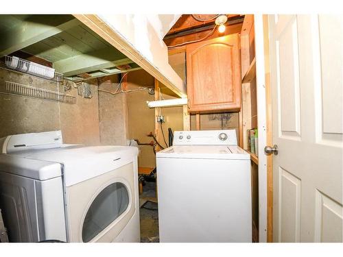 48 Hazelwood Crescent Sw, Calgary, AB - Indoor Photo Showing Laundry Room