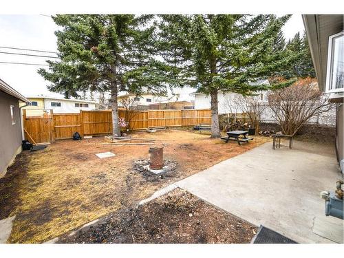 48 Hazelwood Crescent Sw, Calgary, AB - Outdoor With Backyard