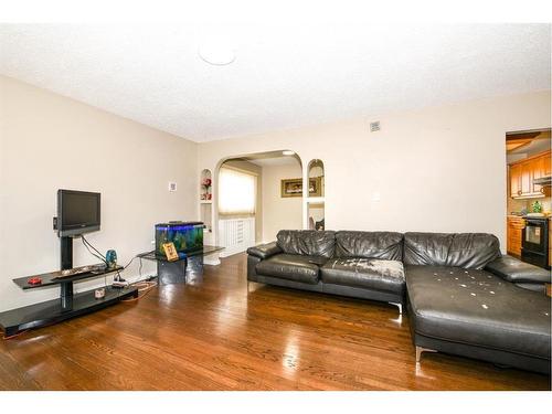 48 Hazelwood Crescent Sw, Calgary, AB - Indoor Photo Showing Living Room