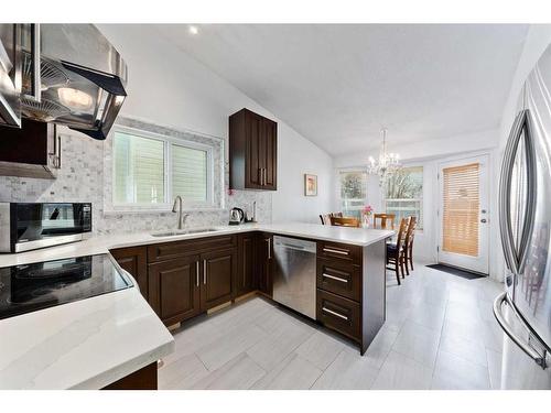 161 Shawfield Road Sw, Calgary, AB - Indoor Photo Showing Kitchen