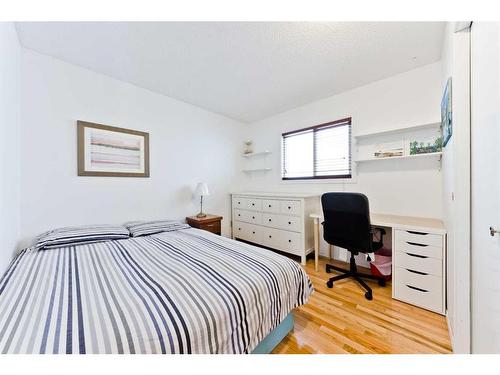 161 Shawfield Road Sw, Calgary, AB - Indoor Photo Showing Bedroom