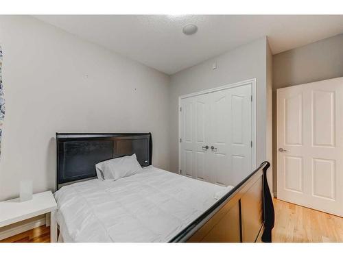 51 Cranridge Bay Se, Calgary, AB - Indoor Photo Showing Bedroom