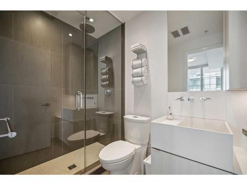 516-615 6 Avenue Se, Calgary, AB - Indoor Photo Showing Bathroom
