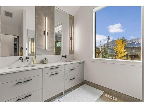 628 Silvertip Road, Canmore, AB - Indoor Photo Showing Bathroom