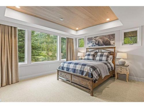 628 Silvertip Road, Canmore, AB - Indoor Photo Showing Bedroom