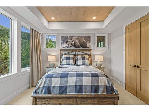 628 Silvertip Road, Canmore, AB - Indoor Photo Showing Bedroom