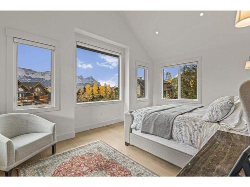 628 Silvertip Road, Canmore, AB - Indoor Photo Showing Bedroom