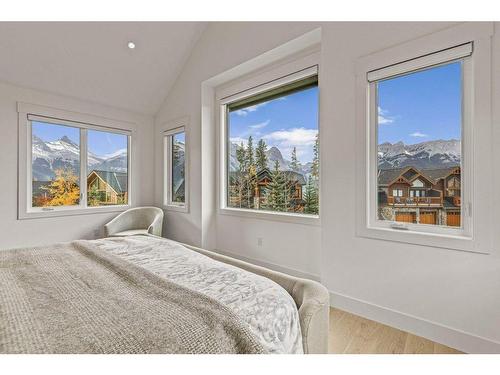 628 Silvertip Road, Canmore, AB - Indoor Photo Showing Bedroom